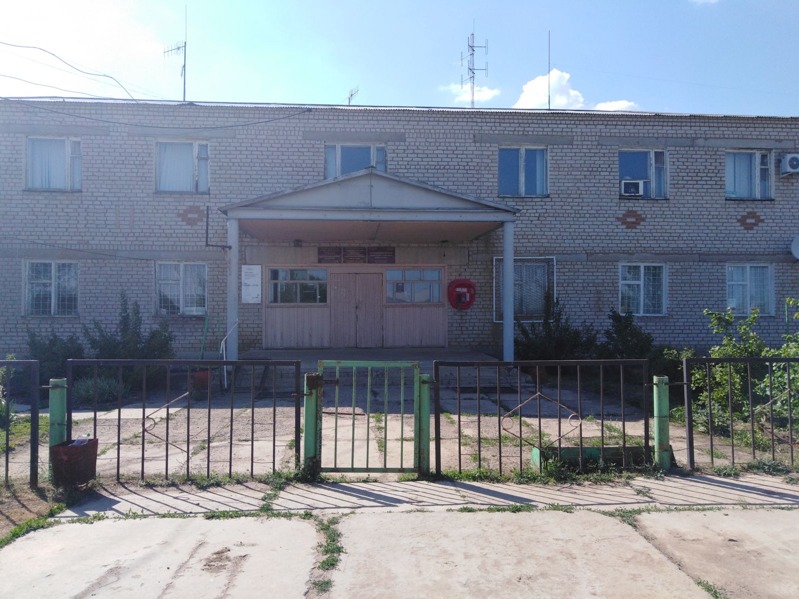Здание администрации МО Шапошниковский сельсовет 